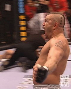 The Iceman delivers the ultimate payback! 💥 #OnThisDay in 2005: Chuck Liddell avenged his first loss against Randy Couture and wins the UFC LHW gold! 📺📱💻 Relive the moment on UFC Fight Pass | UFC