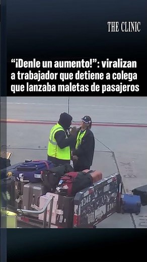 Trabajador detiene a compañera que lanzaba maletas
