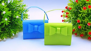 Handmade paper handbag - Origami paper bag tutorial - School hacks #PaperHandbag #OrigamiBag #Crafts | Craft & Decorations | Facebook