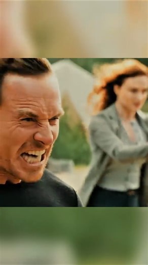 ¡Poder Incontrolable! 🔥 Magneto vs. El Fénix: La batalla por el cielo.