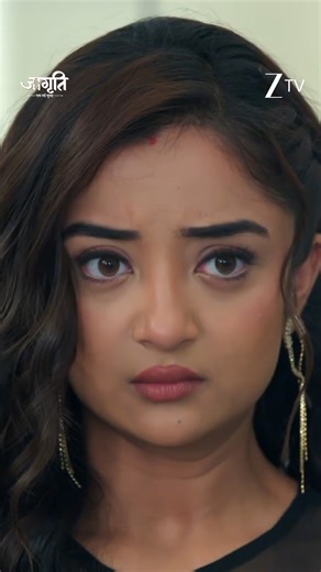 Ek taraf Sapna ki baatein toh doosri ore Jagriti ko lekar uske jazbaat, kya Suraj samajh paayega uski pareshaani ki wajah? Dekhiye #JagritiEkNayiSubah har roz, raat 10:30 baje, sirf #ZeeTV par. #Jagriti #Suraj #Akash #Sapna #ZeeTVReels #AapkaApnaZeeTV #RachanaMistry #VijayendraKumeria #SagarParekh #PranjaliSingh | ZEE TV