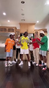 Une des meilleures videos du challenge "one leg" 😂❤️ 🕺🏾🕺 👉 @dennismik @nellzusmik & @thewilliamsfam | Paris a le Groove