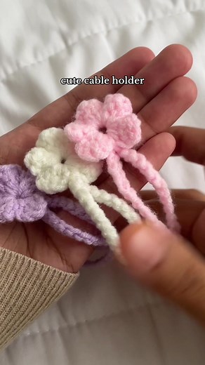 Crochet Flower Cable Holder Tutorial for Beginners