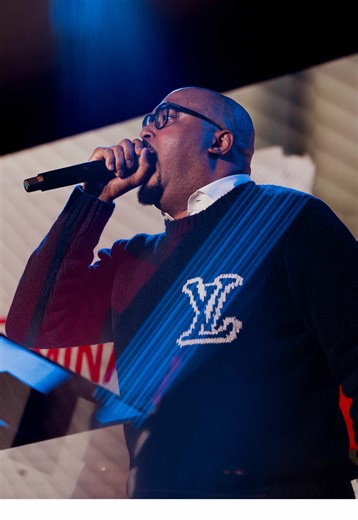 🔥 God is ABSOLUTELY through with the old version of you. When Pastor started declaring that God is done with the old version of you, something shifted in the room. 😮‍💨 The tired you. The insecure you. The offended you. The undisciplined you. God is calling for the new you to come forward. If you weren’t in the room for this moment, watch this til the end and let it bless you! Drop “NEW ME” in the comments if you’re ready to walk in the version of you that God has been calling out. Then head o