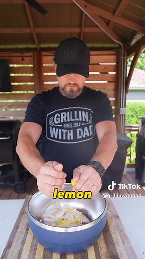 Delicious Grilled Chicken Thighs with Lemon Dill Sauce