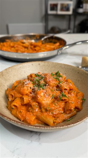 Tomato Mascarpone Prawn Pasta 😍 Deliciously creamy prawn pasta 👌 Here’s what you need to make it: 200g pasta 200g raw king prawns 1 onion, diced 1 tbsp garlic paste 1 tsp chilli paste 1 tbsp tomato purée 400g tin chopped tomatoes 100g mascarpone 25g parmesan, grated, plus extra to serve 10 g parsley, chopped Check out my website for the full written recipe 🙌 Have a go, and let me know how you get on!❤️ | Jon Watts