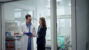 Pharmaceutical sales respresentative introducing herself to doctor.