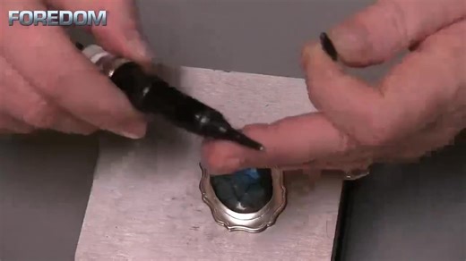 Our friend Melissa Muir shows us how to use the hammer handpiece for texturing, setting, how to shape your anvil points and more! Shop with an authorized dealer or foredom.net | Foredom Electric Co.