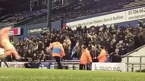 Scenes as Hendon of the Southern League Premier South knock National League Oldham out of the FA Trophy Fourth Round. 🙌 ⚽️ 67’ Oldham 0-1 Hendon ⚽️ 90 3’ Oldham 1-1 Hendon ⚽️ 90 6’ Oldham 1-2 Hendon (🎥 Credit - OLLYS1MS / Hendon FC) | Non League Football