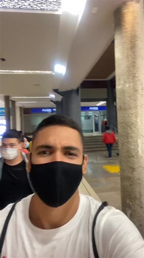 Hombre le dice callate a un policia a las 4 de la mañana - Anuel