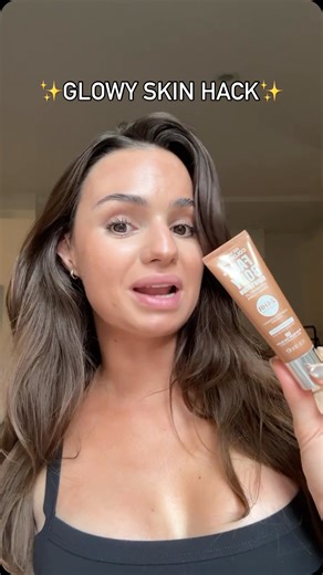 66 reactions · 5 comments | Instant glowy skin? ColorStay Face + Body Glow Lotion is here to give you that “oh my glow”! @claredumont applies If You Glow You Glow (130) to get bronzed in no time! #Revlon #newmakeup #bodyglow #lotion #glowyskin | Revlon | Facebook