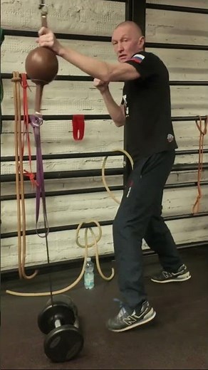 HOW TO WORK CORRECTLY on a double-end bag #boxing #boxingpunches #boxingtraining