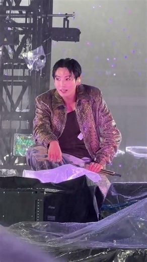 I look handsome after I get out of shower 😫 yes yes you are damn F** right 😭 koo 🔥