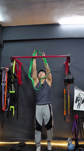 For beginners, using elastic bands can be used as an aid. Very simple