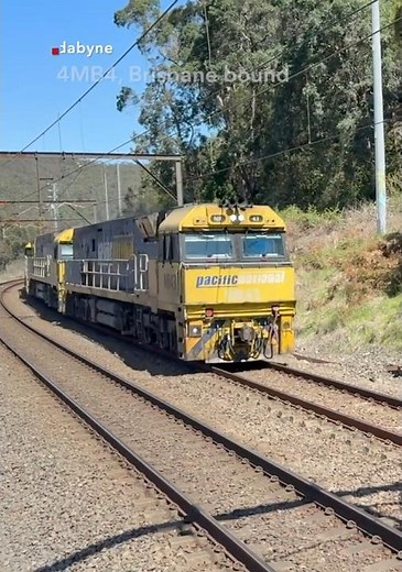 Brisbane Bound; 4MB4 through Wondabyne #trains #trainspotting