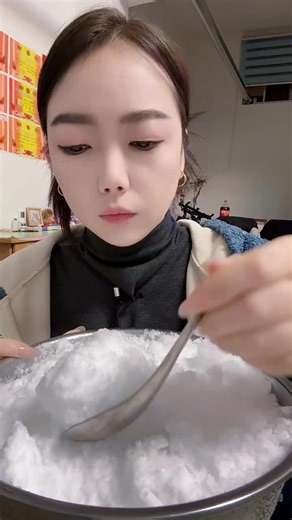 Soft Cotton-like Shaved Ice Eating ASMR Experience