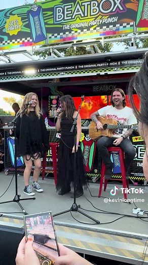 Acoustic Performance of 'All Around Me' by Flyleaf