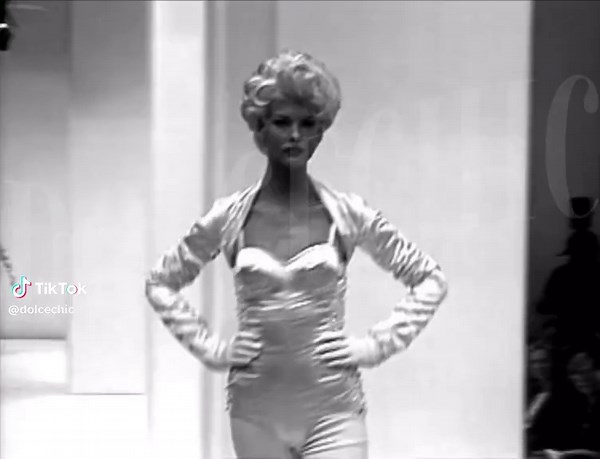 #Models for #DolceGabbana Autumn/Winter 1991 | models