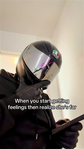 Pookie come closer its not funny #biketok#masktok#motorcycletok#booktok#helmet