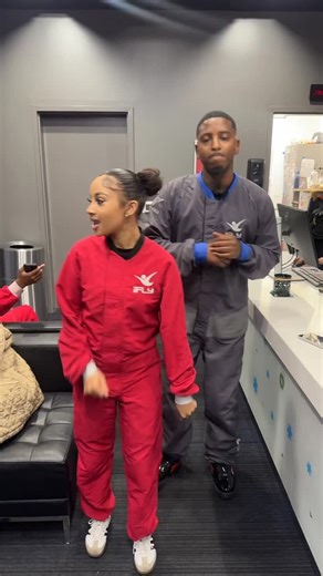 asya rae on Instagram: "W stream chat , make sure yall tuning in (kick- asyarae) ❤️📈"