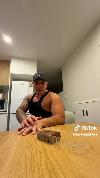 No biscuits were harmed or consumed in this video 🤪😎 TEAM NEVER FOLD 💪🏽💪🏽💪🏽 5 weeks to go. Drop a HELL YES below if you can relate. 😂😂🤪🤪😩😩 #Comedy #nzcomedy #māori #funnygymmemes #gymbro