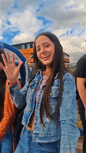 ¡El sentimiento de un pueblo pasa por nuestra casa! 🏁💛 En el Politécnico Santiago Mariño Extensión San Cristóbal nos vestimos de gala para recibir a la caravana multicolor de la #VueltaAlTáchira2026. 🚴‍♂️💨 Nuestras dos sedes en la Av. Libertador se llenaron de adrenalina y alegría. Estudiantes, profesores y personal administrativo nos unimos en una sola voz para alentar a los valientes pedalistas nacionales e internacionales que recorren nuestras carreteras. 🇻🇪🌎 ¡Porque en el PSM no solo 