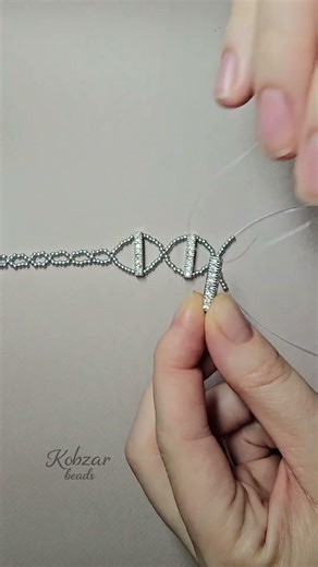 Simlpe beaded necklace. Beading for beginners.