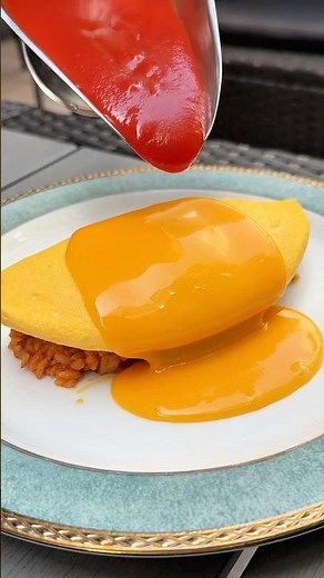 まるでチーズの洪水！罪悪感あふれる絶品チーズボムオムライス！表参道にあるSWEETS CHECKのチーズボムオムライスは濃厚なチーズソースがたっぷり！ #japanesefood