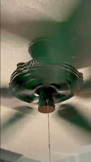 Hunter 1930’s Original ceiling fan (Hunter Green 1-2) with no light kit running on high speed