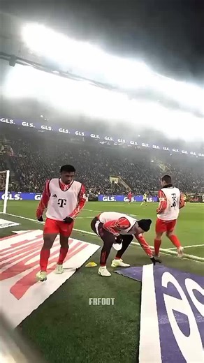 OLISE DÉFIE LE STAFF DU STADE EN PLEIN ÉCHAUFFEMENT
