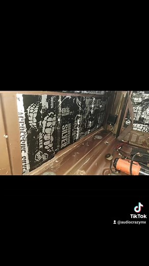 Servicio de aplicacion de insonorizante en el interior de Ford F250 -93 | Audio Crazy