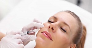 Injections d'acide hyaluronique : coût, efficacité, risques... Tout ce qu'il faut savoir avant de se lancer