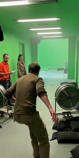 This Fire Escape Scene Had NO Fire 😳 (VFX Breakdown!) #BehindTheScenes #GreenScreenMagic