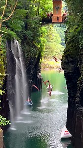 show us a more *beatufiul* place for a mass dive. we'll wait 😎 | Red Bull Cliff Diving