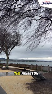 ✨ Pernah terbayang jelajah New Zealand sambil drive caravan sendiri? Bangun pagi dengan view gunung & tasik, mandi di Hot Water Beach, kemudian stroll dalam dunia Hobbiton depan rumah bulat iconic… semuanya dalam 1 trip! 🔥 Dengan Pakej New Zealand Hobbiton 8H7M bersama Ahmad Caravan, anda akan explore: Auckland • Coromandel • Tauranga • Rotorua • Taupo • Waitomo — semua ikut konvoi caravan yang super santai & family-friendly. 🚐 Termasuk dalam pakej: ✓ Sewa caravan ✓ Insurans ✓ Tapak holiday pa