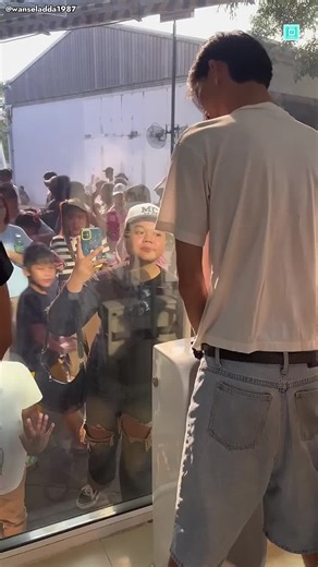 The Surprising Truth Behind Mirrors: A Must-See Fact!