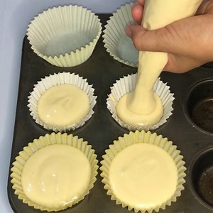 CUPCAKES ESPONJOSOS Y FÁCILES DE HACER - Técnica para principiantes | Decorando Cakes
