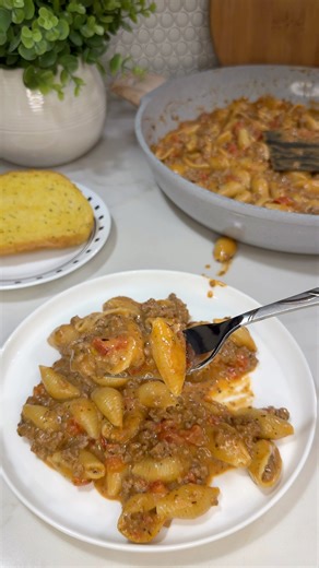 1.9K views · 35 shares | 燎Hamburger Helper Cheesy Italian Shells Recipe  https://www.mindyscookingobsession.com/homemade-hamburger-helper-cheesy-italian-shells/ This is an easy dinner the whole family will love and it is an especially big hit with little kids and teenagers alike. #pasta #copycatrecipe #EasyDinner #onepandinner #easyrecipe | Mindy's Cooking Obsession | Facebook