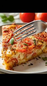 Crustless Tomato Pie – Full Recipe 🍅 Ingredients • 3–4 ripe tomatoes, sliced • 1 tsp salt (for draining tomatoes) • 1 cup shredded mozzarella cheese • 1/2 cup shredded cheddar or provolone cheese • 1/2 cup mayonnaise • 1/4 cup grated parmesan cheese • 2 large eggs • 1/4 cup fresh basil, chopped • 1/2 tsp garlic powder • 1/4 tsp black pepper • 1/4 tsp red pepper flakes (optional) • Cooking spray or olive oil for greasing Instructions Preheat oven to 375°F (190°C). Lightly grease a pie dish or ba