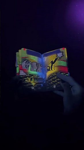 The Canadian Passport under UV light 😍🇨🇦 This has to be one of the most amazing passport