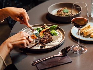 The Best Places To Eat In FL For 2025: The Ultimate List