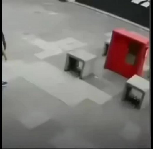 Os vídeos de videosengrçados (@melhorespegadinhas01) com som original - videosengrçados