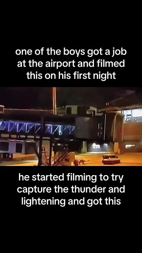Did he just capture a whole flight filled with ghost passengers leaving the plane hmmmm what’s your take on this? 🤔 (🎥 DM for credit or removal request (no copyright intended) | News Stadium