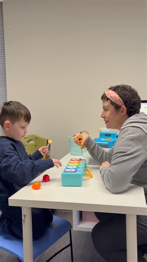 Your Speech Path on Instagram: "Here is a little guy near and dear to my heart! - Ben is on the spectrum, and will often script and prefer no eye contact. I respect that and allow his need for both. However, Ben demonstrates a clear intent to communicate and will make solid eye contact, watch my mouth, and attempt words despite his CAS diagnosis. Here we say, 'open' for the first time!! - There is room for BOTH bodily autonomy and respecting neurodivergence *and* engaging and teaching our childr