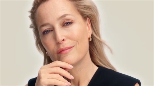 L'ORÉAL PARIS - Introducing Gillian Anderson