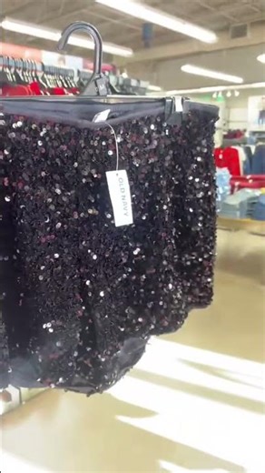 OLD NAVY FASHION | HOLIDAY PARY INSPO #oldnavy #holidayoutfits #holidaystyle #shopping