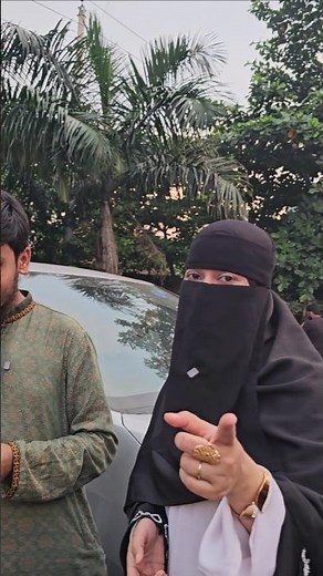 ভাইয়া টক খাচ্ছে আমি মিষ্টি খাব।