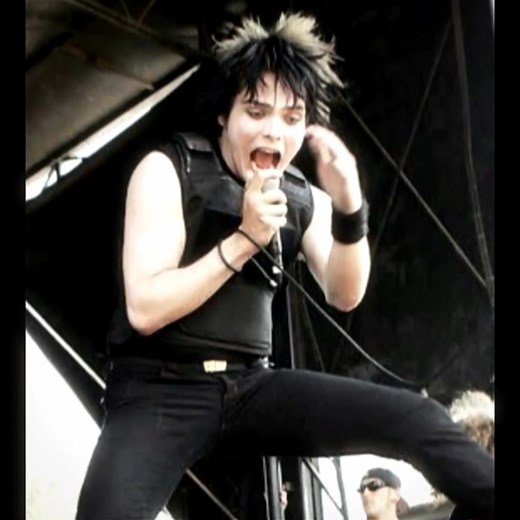 2005 warped tour Gerard Way is too iconic I fear This took a lot of exports which made me frustrate about this edit... but glad I fixed it though Simple edit for now WHEHEHEH I almost forgot how to edit, but it's alright, because my editing knowledge came back😇😇😇 #gerardway #gerardwayedit #gerardwaymcr #gerard #way #mychemicalromance #mcr #mychem #warpedtour #fyp #foryou #foryoupage #xyzbca @d @✮kat ✮ @alyssa_ @ari☆🎧 @ᴇᴠ 🦇 @geescoffee 🦇 @Jett @kaden :3 @keith 🦇 @kiki 🍉 @♱