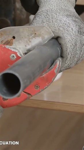 Comment couper un tube en PVC #formation #plomberie #diy