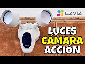 La LC1C de EZVIZ es una CÁMARA de EXTERIORES que además nos da ILUMINACIÓN mediante dos FOCOS LED